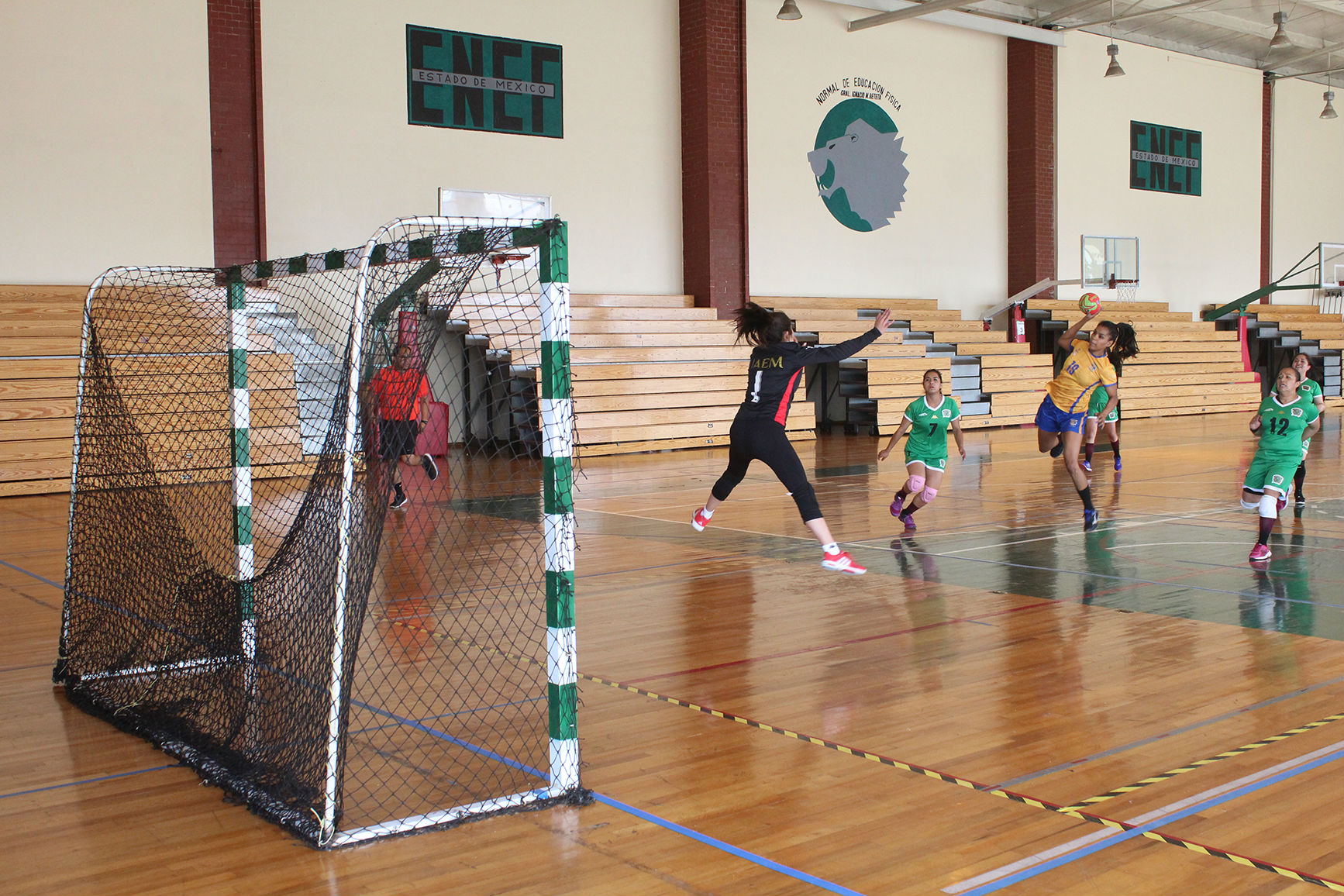 Debuta handball femenil con triunfo ante anfitrión