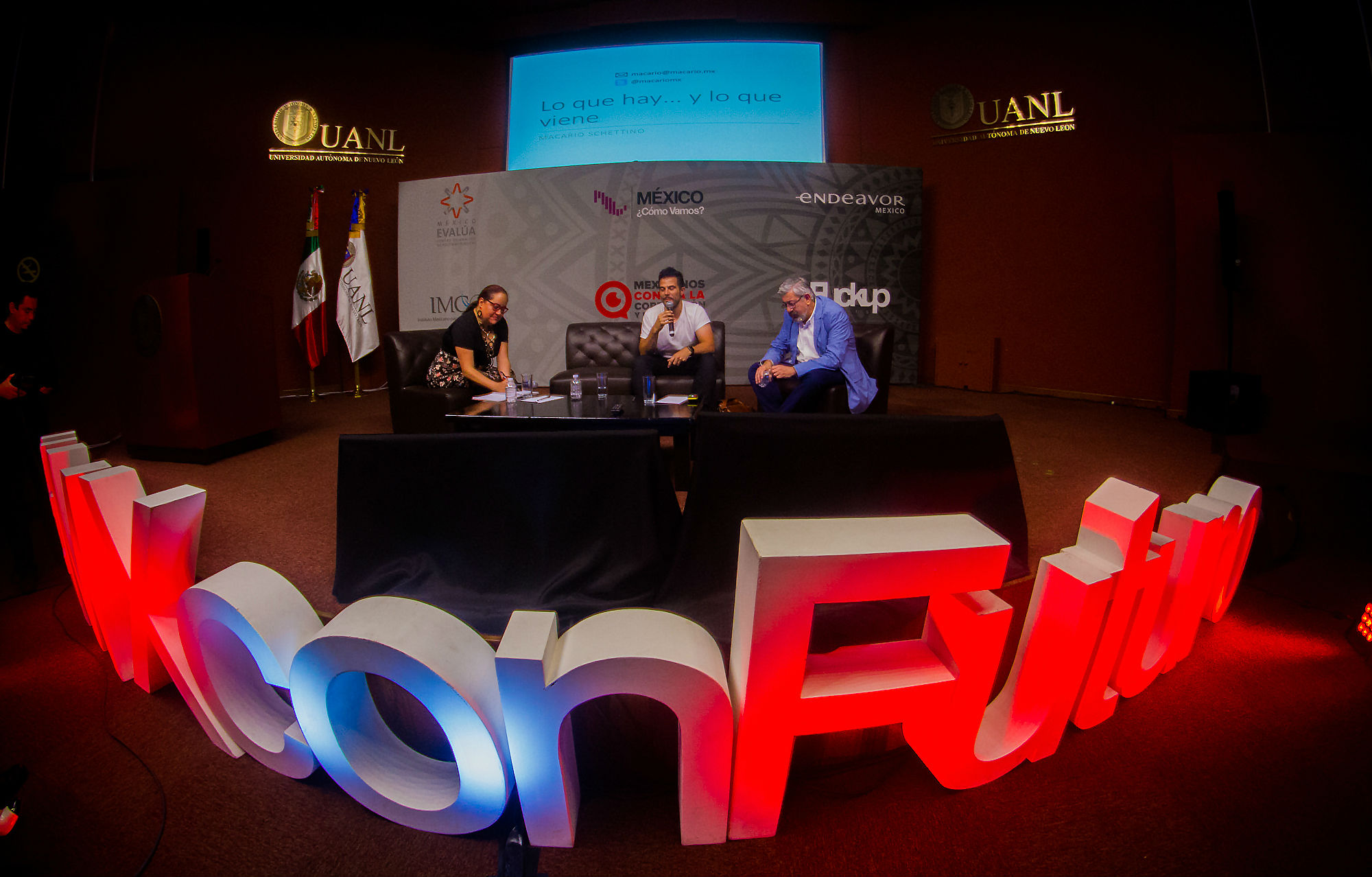Dialogan en UANL sobre el futuro de México