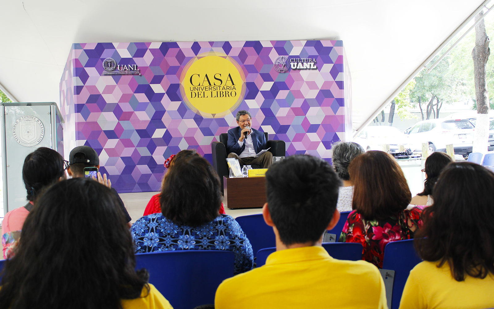 “La curiosidad conduce a conocer historias”: Élmer Mendoza