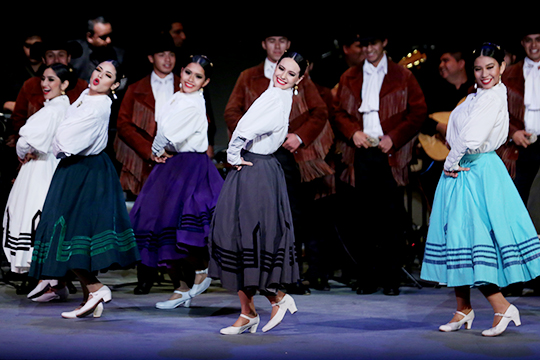 Fusionan historia de la UANL a la música y danza