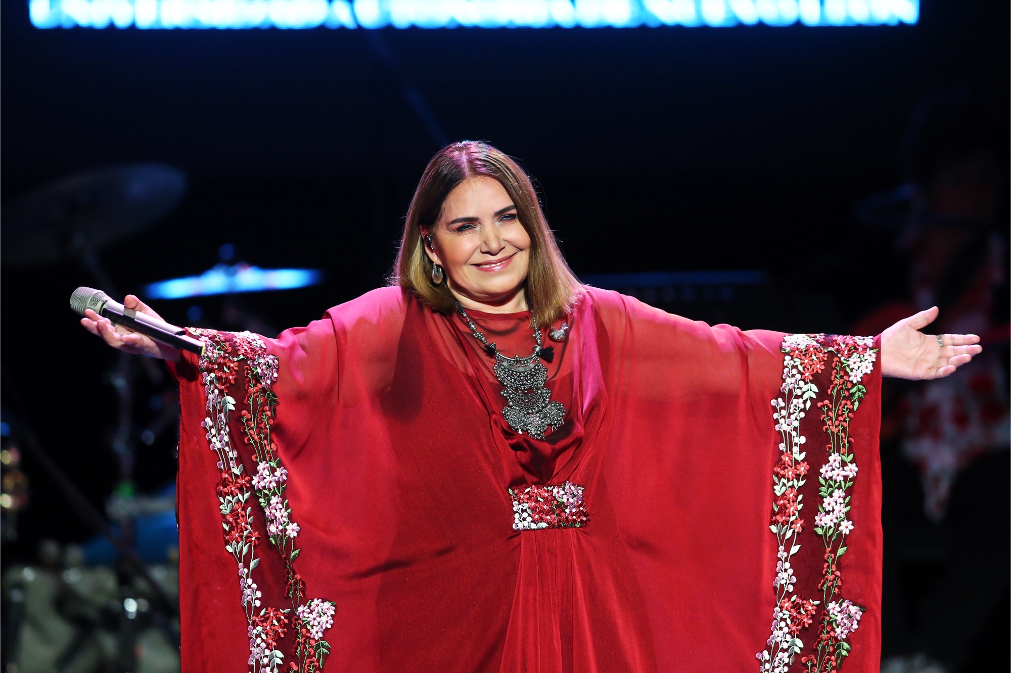 Tania Libertad abre festejos de la UANL Universidad Autónoma de Nuevo