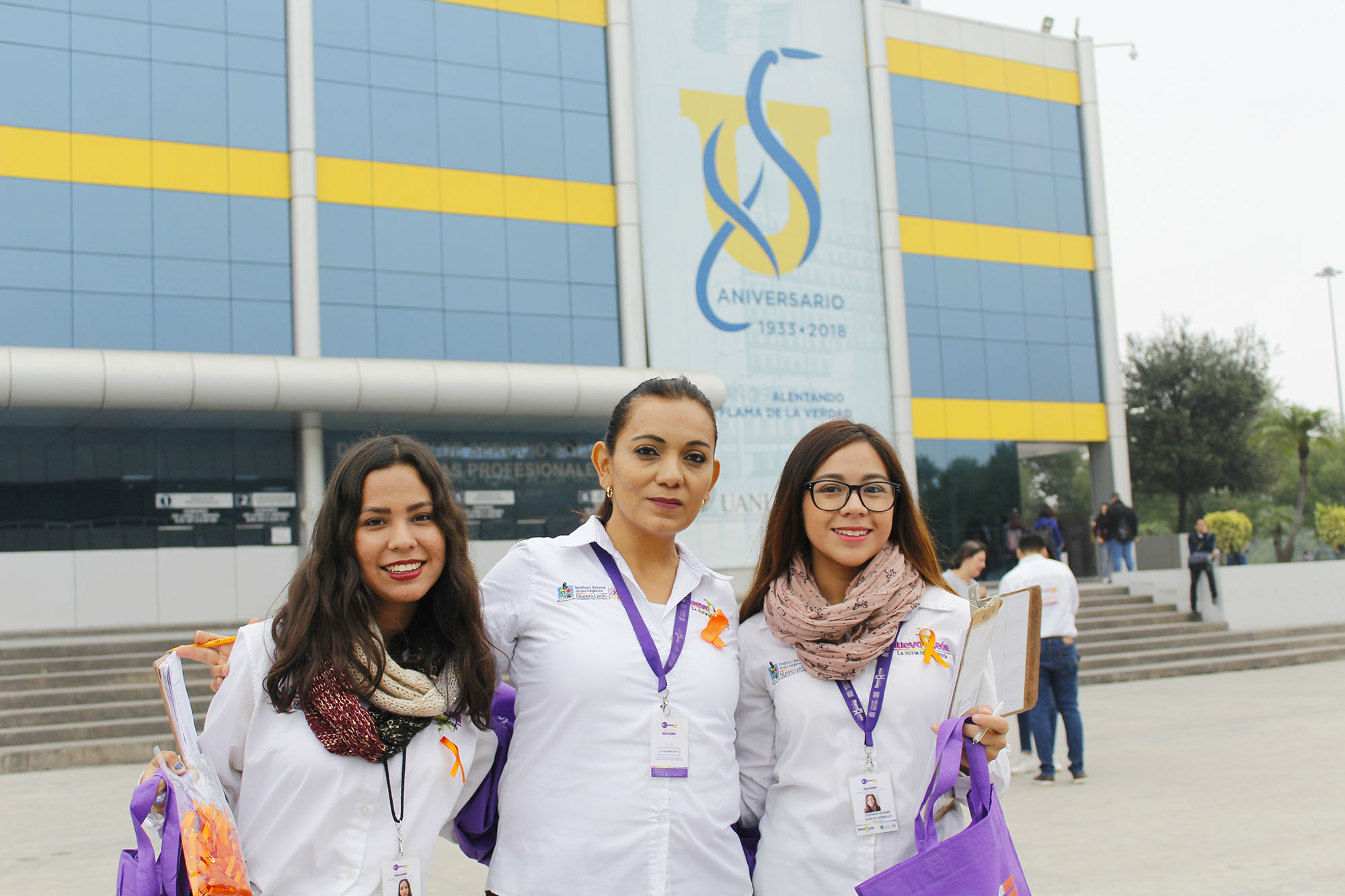 UANL realiza brigada contra el cáncer de mama