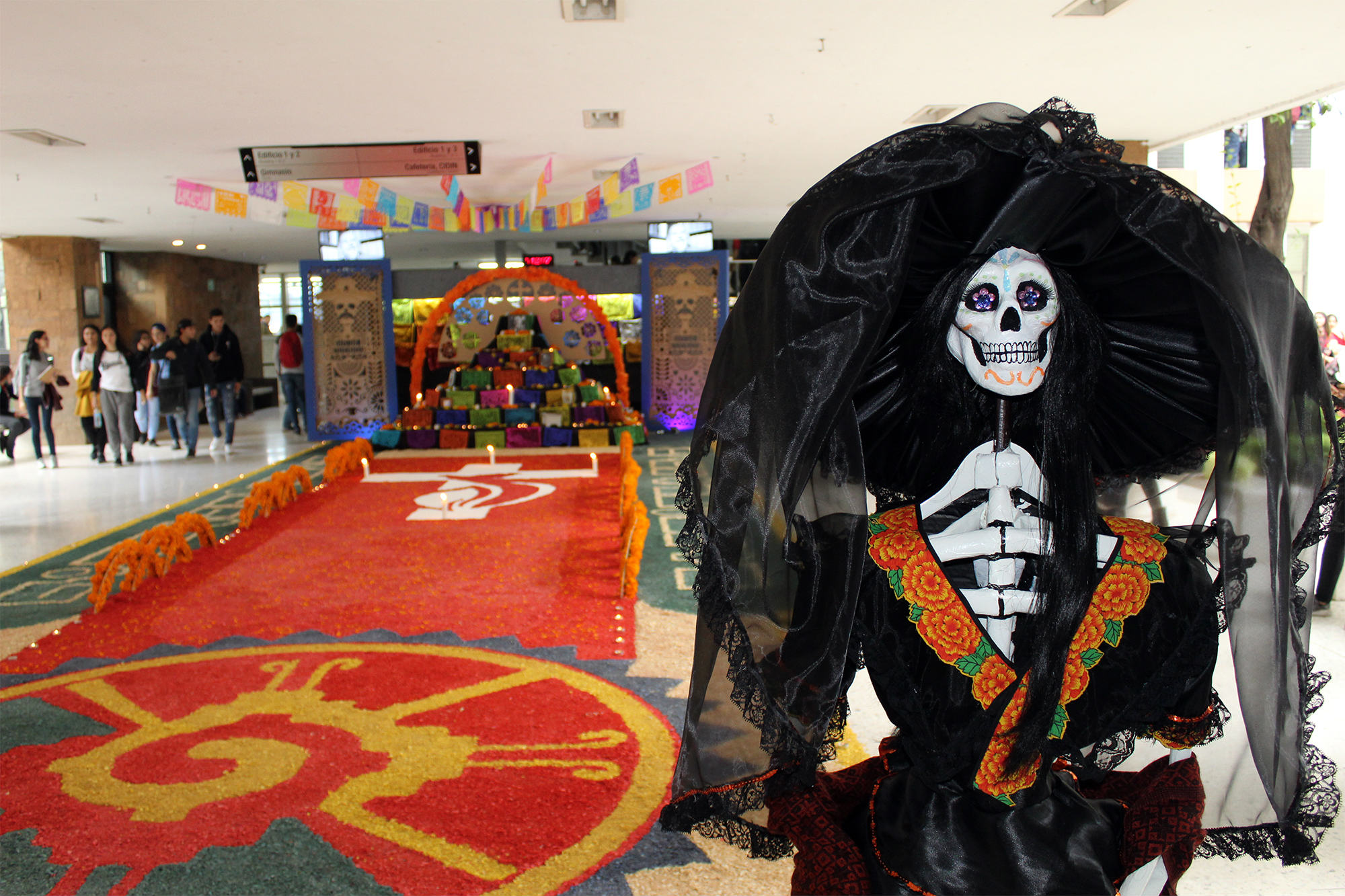 Celebra UANL a la muerte