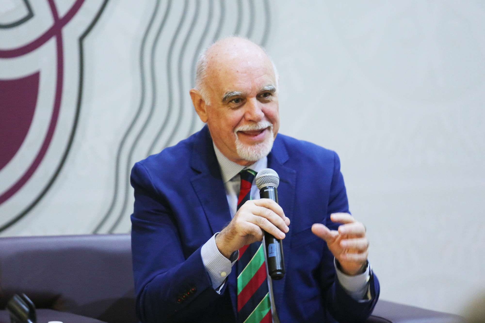 Presentan en UANL libro sobre dramatología