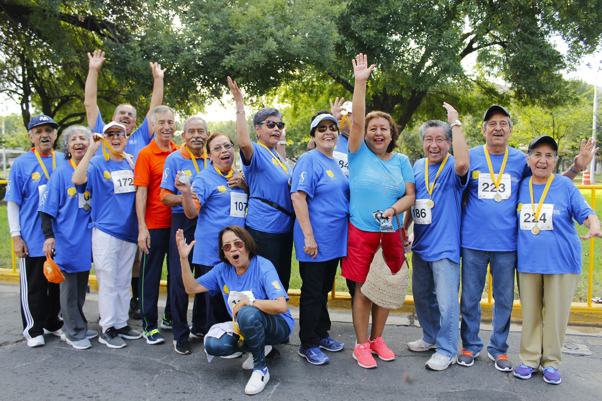 UANL realiza caminata por la salud de los adultos mayores