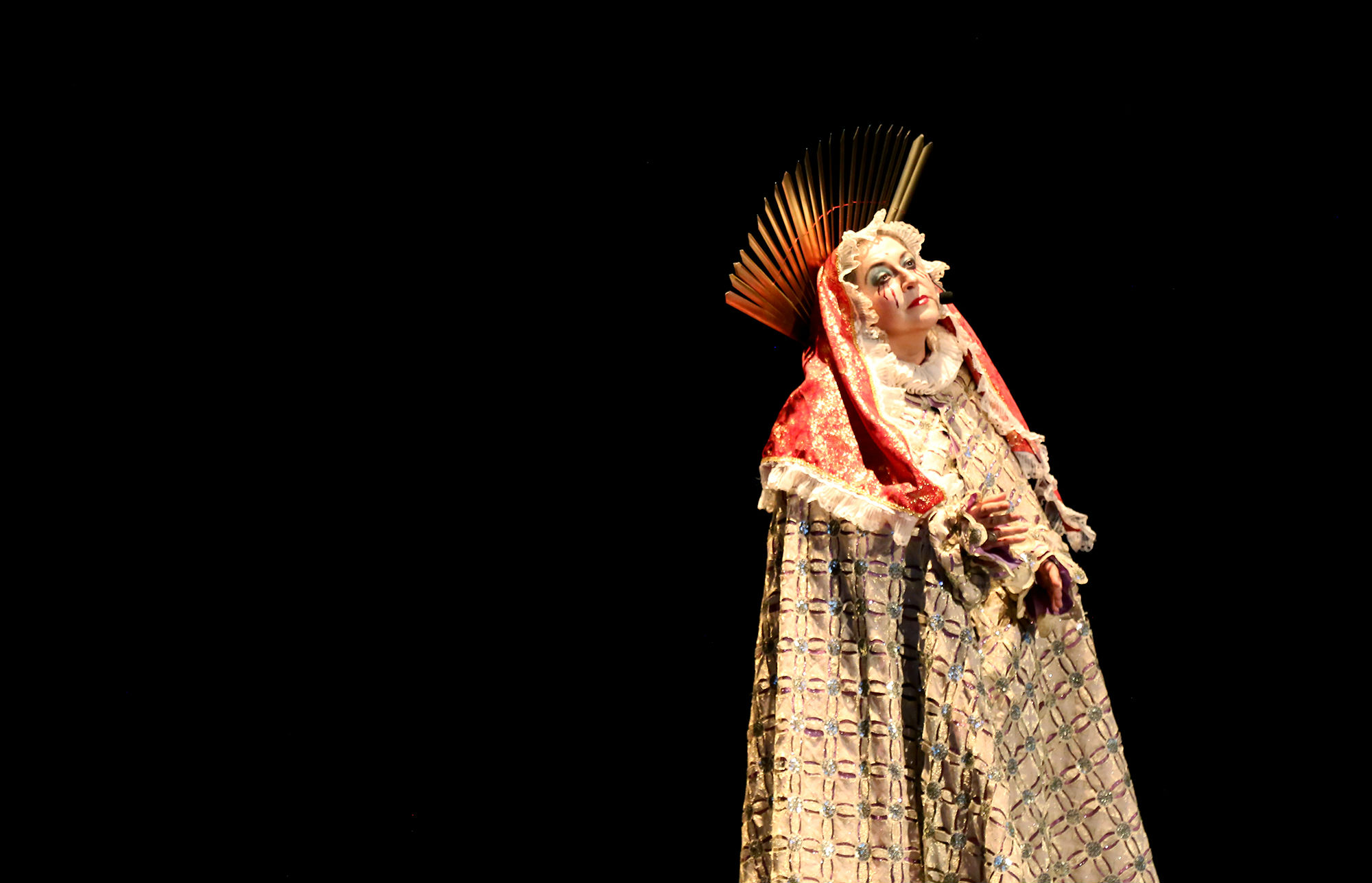 Aborda desigualdad de género en show cabaret