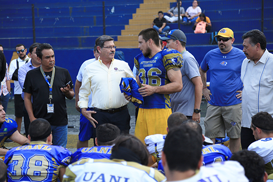 Rector de la UANL visita entrenamiento de Auténticos Tigres
