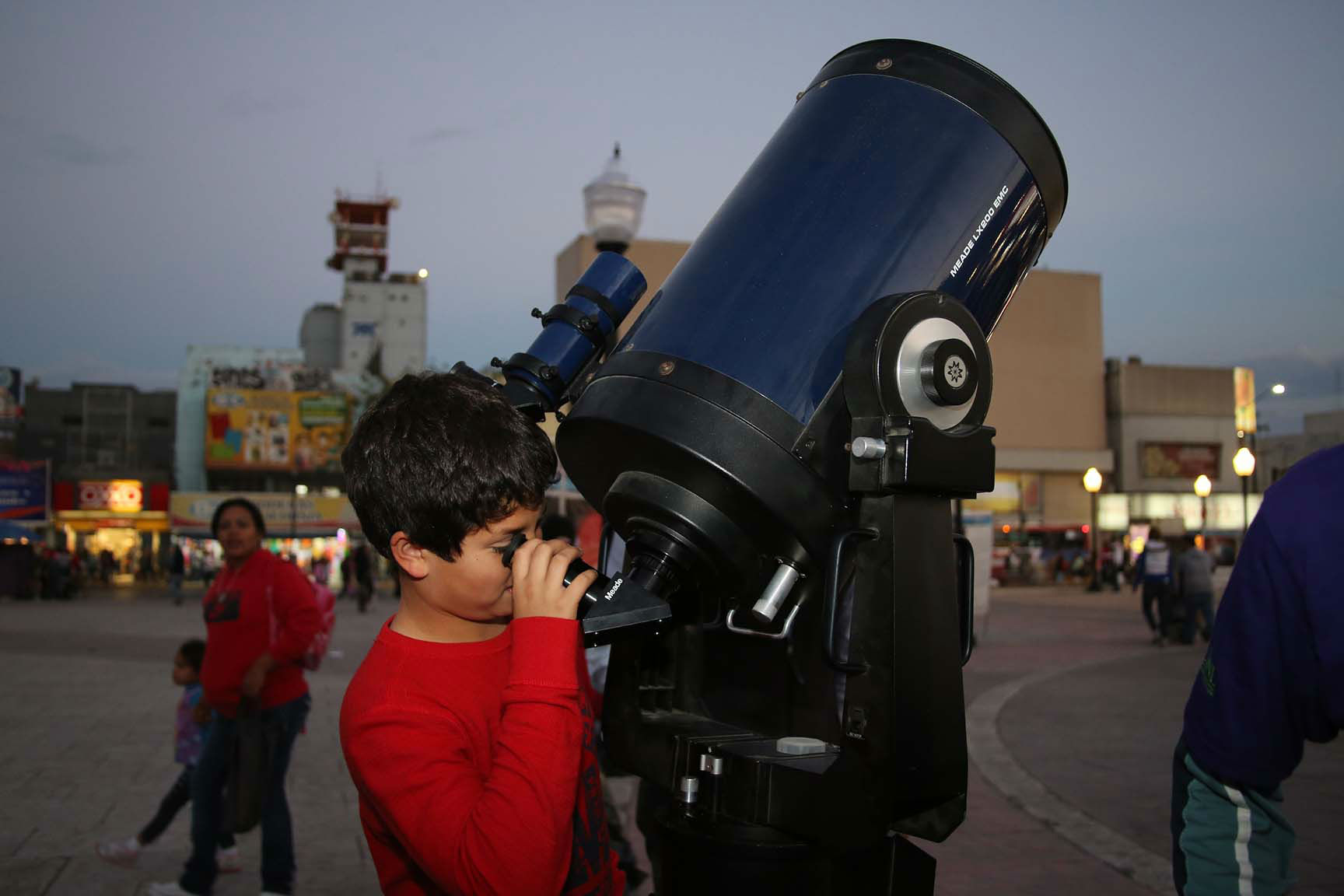 Vive aventura espacial en la UANL