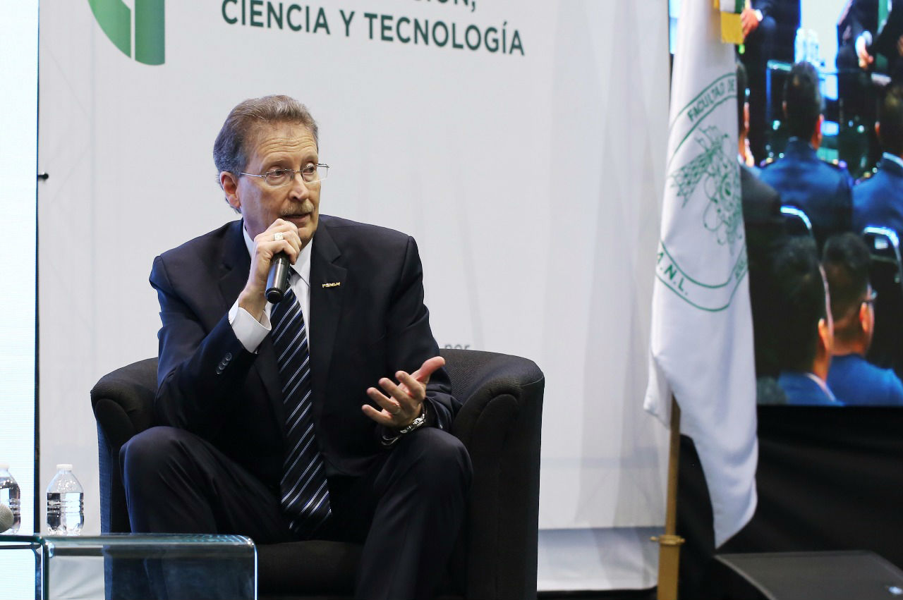 Expertos analizan en UANL futuro del sector aeronáutico