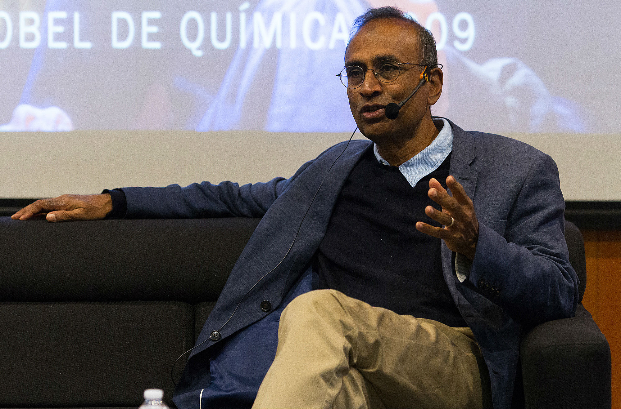 Premio Nobel dialoga con químicos de la UANL