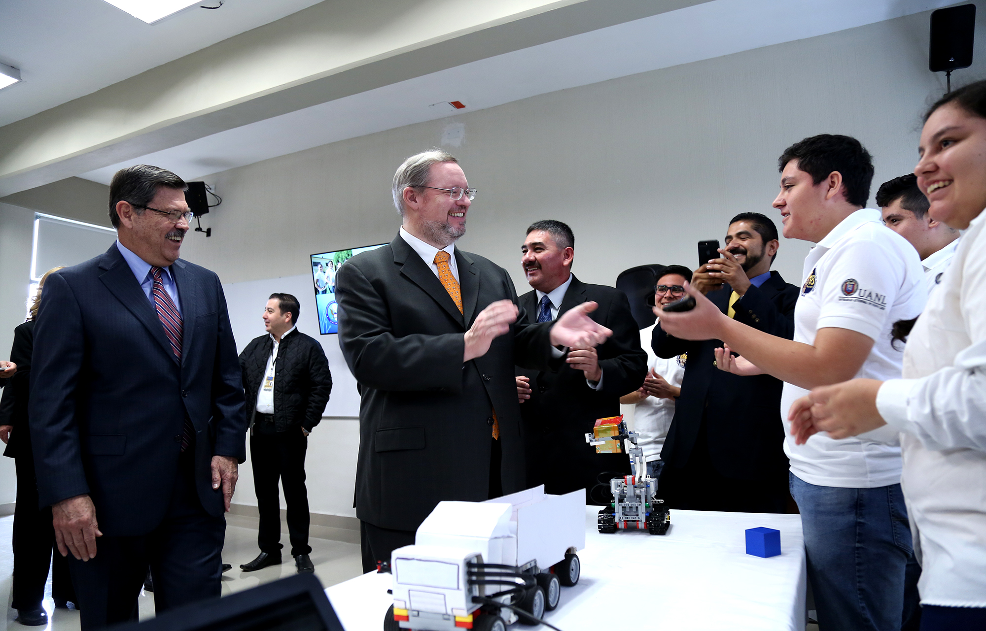 Inaugura UANL Laboratorio de Robótica en Preparatoria de Hidalgo