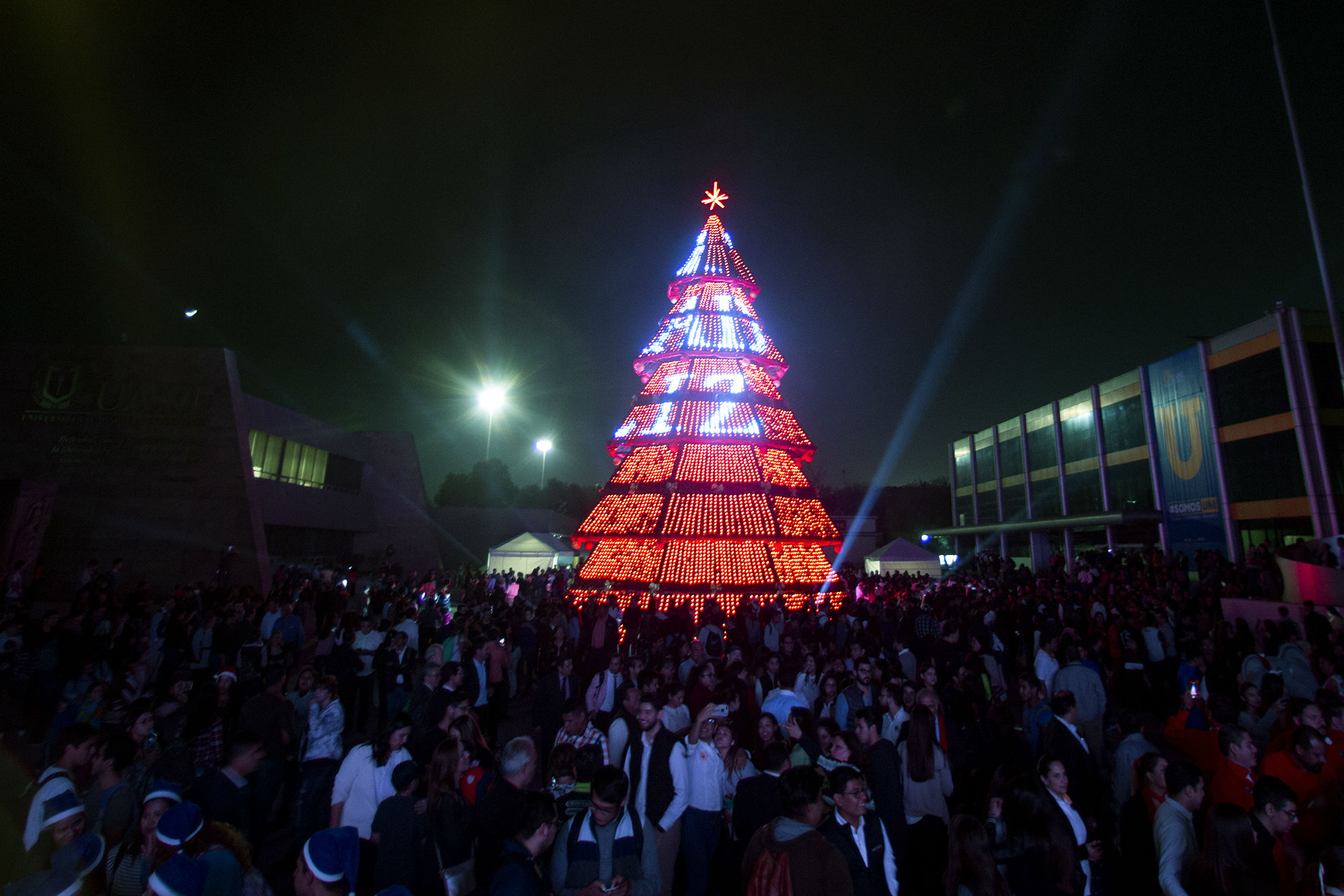 Espíritu de la unidad se ilumina en la UANL