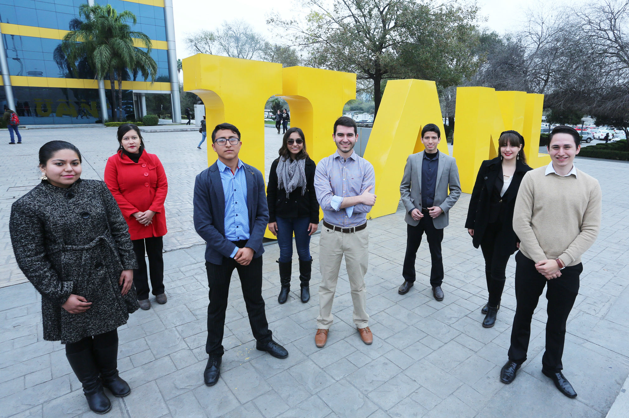 Estudiantes de la UANL brindan educación financiera