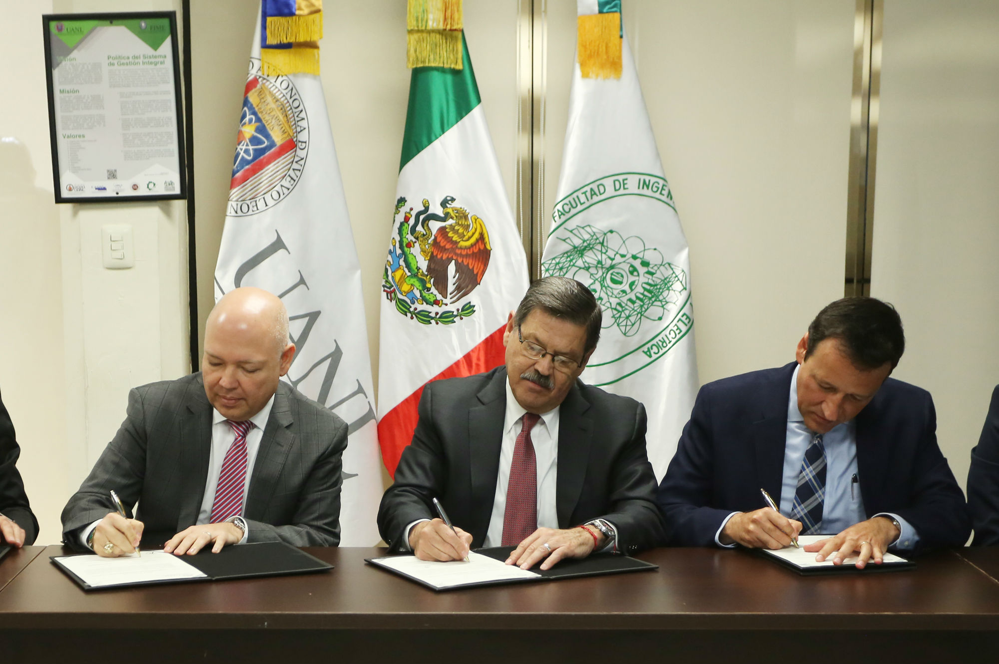 UANL se vincula con Grupo Industrial Saltillo