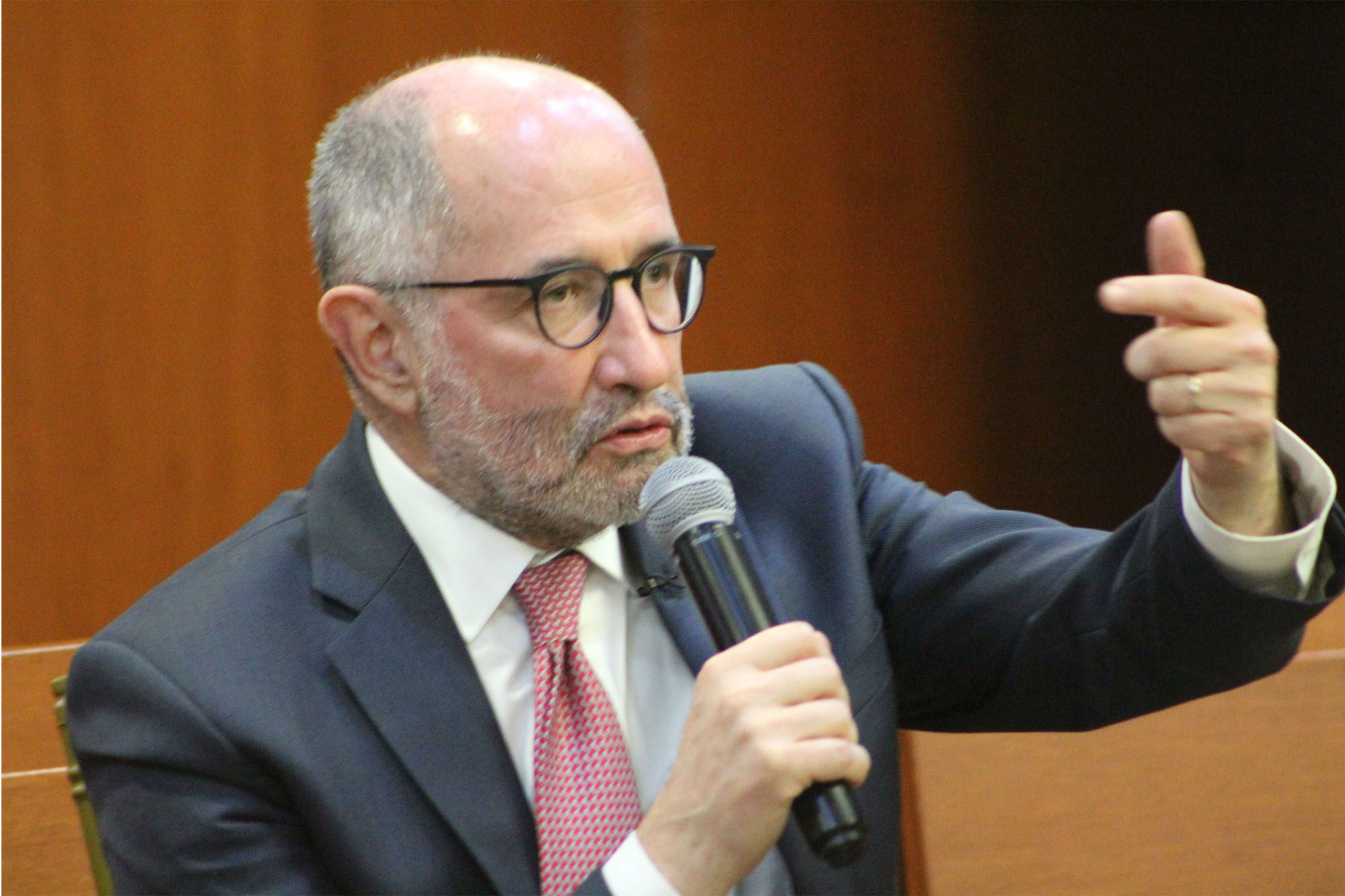 Ministro de la SCJN conversa con universitarios