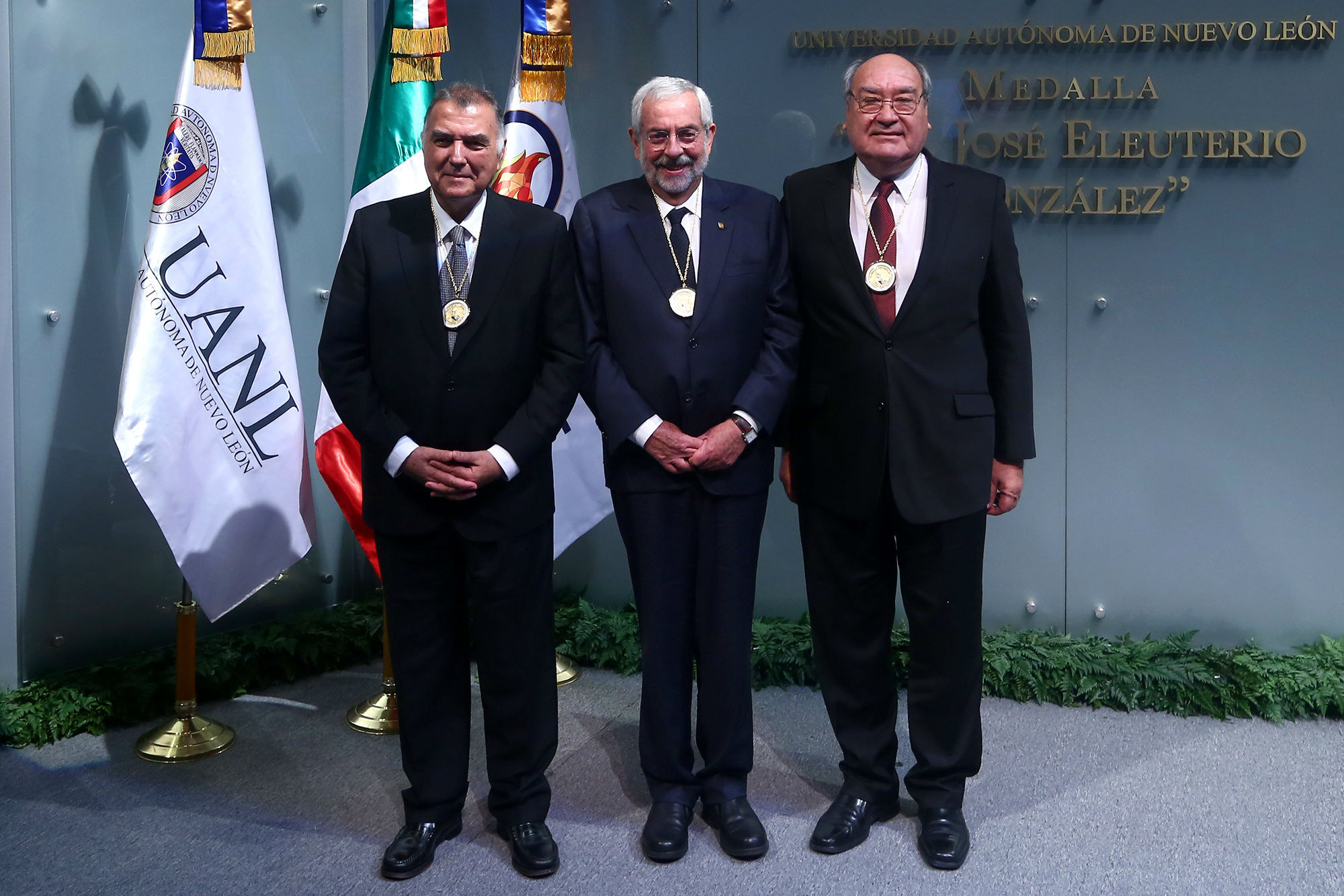 Honra UANL a médicos con medalla “Dr. José Eleuterio González”