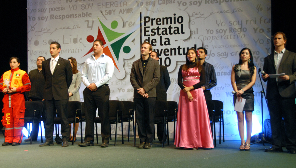 Universitarios obtienen Premio Estatal de la Juventud