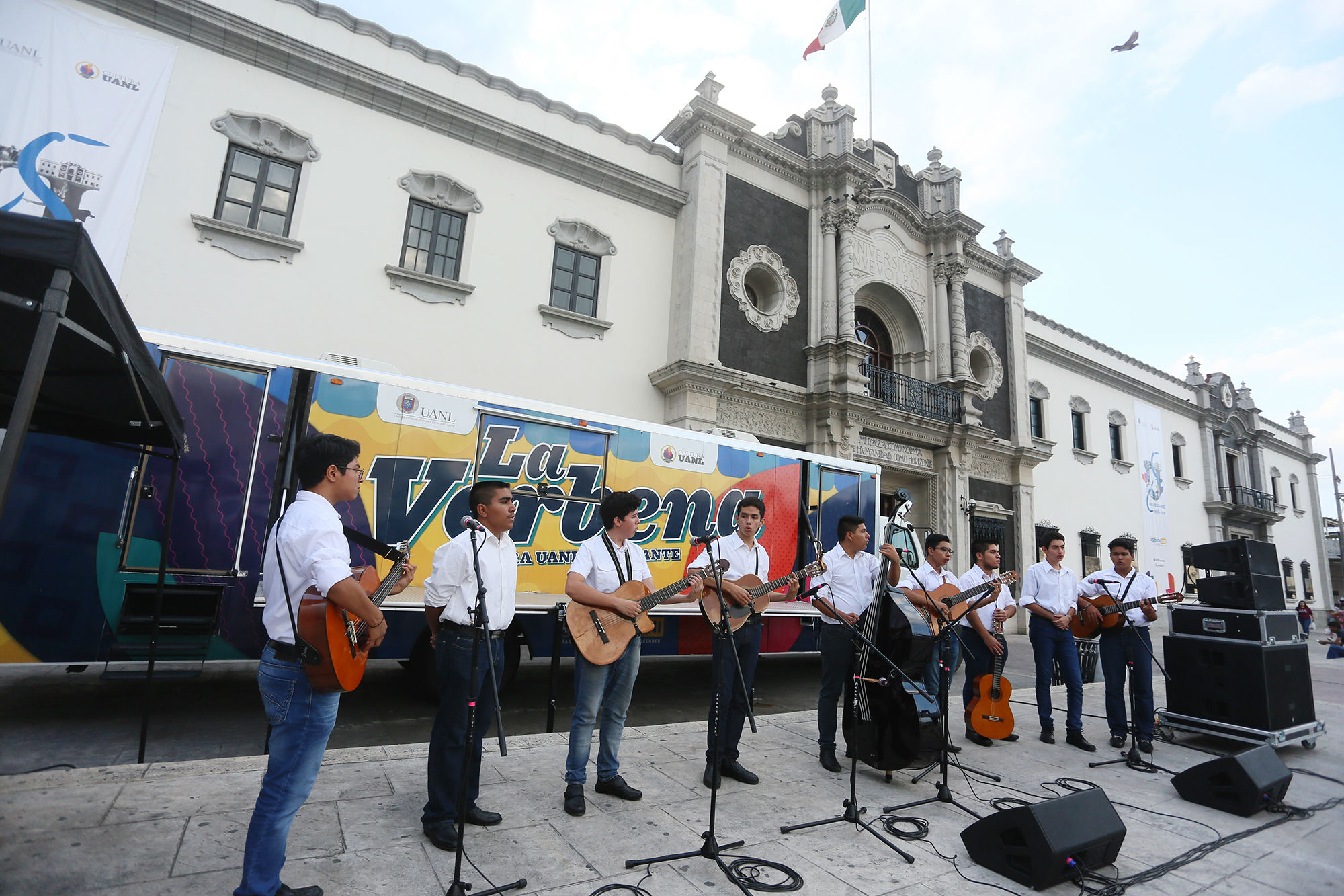 UANL ofrece programa artístico en Colegio Civil
