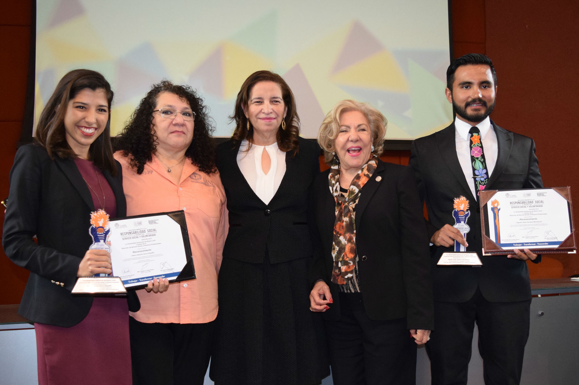Reconocen la responsabilidad social universitaria