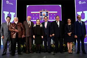Reconoce UANL sus méritos artísticos