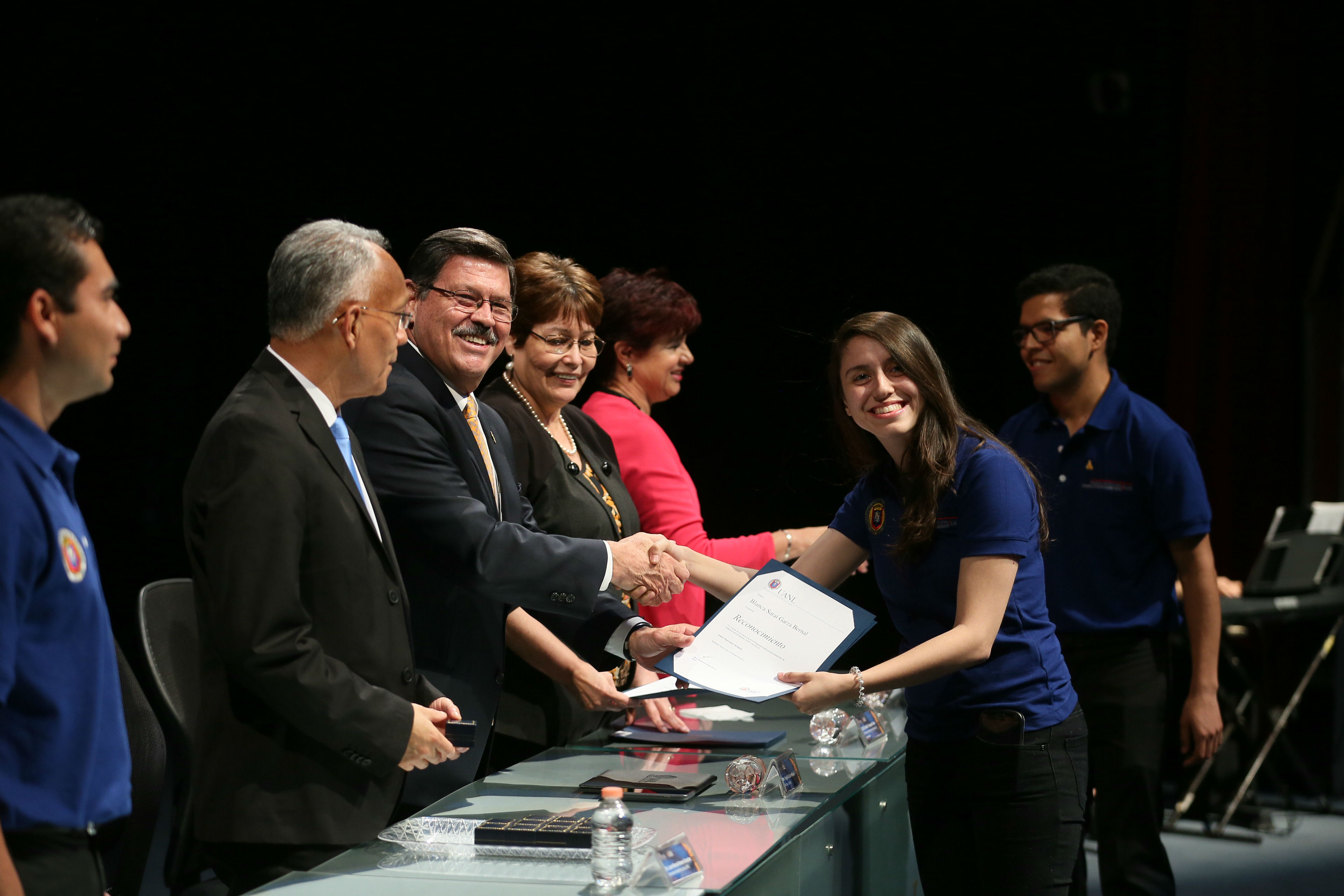 UANL honra a talentos universitarios