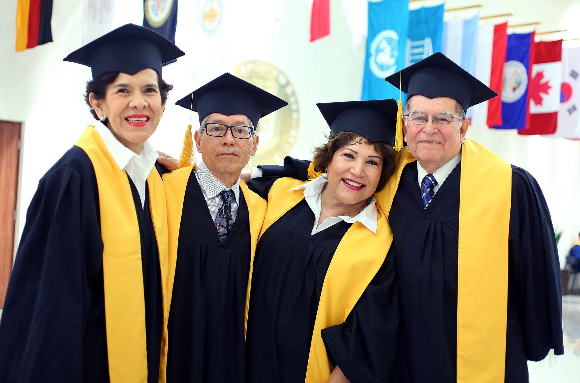 Se gradúan de la Universidad para los Mayores