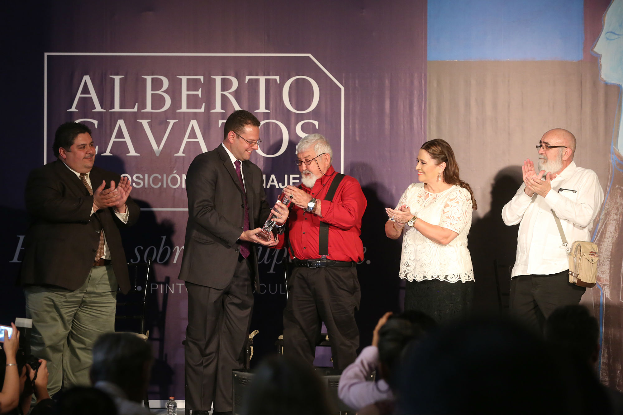 Rinden homenaje a Alberto Cavazos