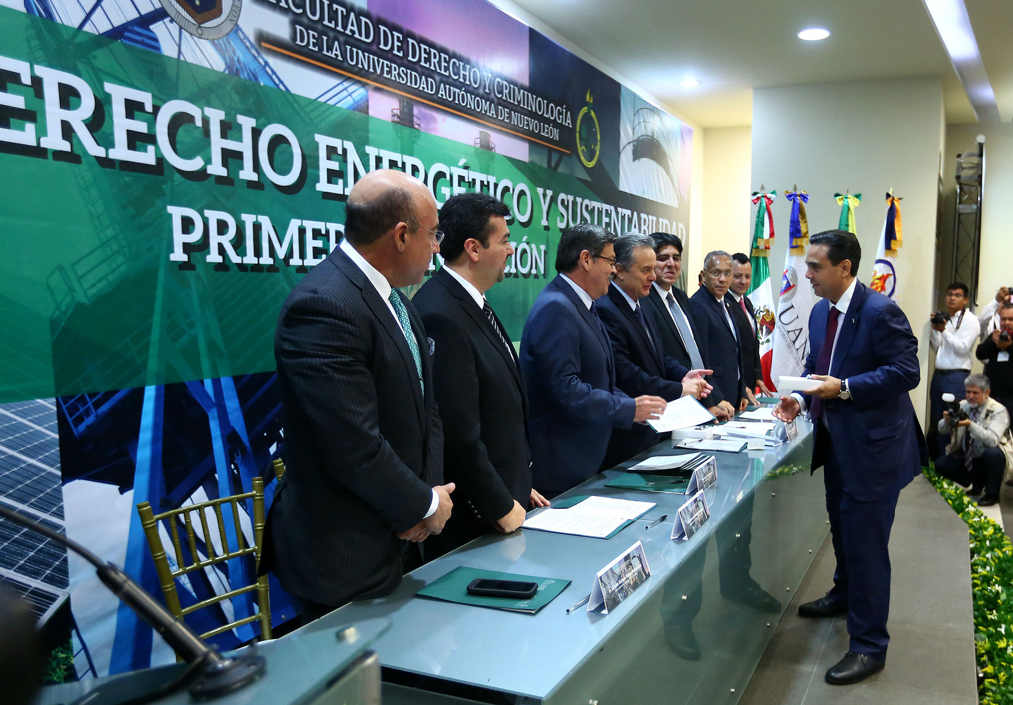 Los 20 pioneros del derecho energético