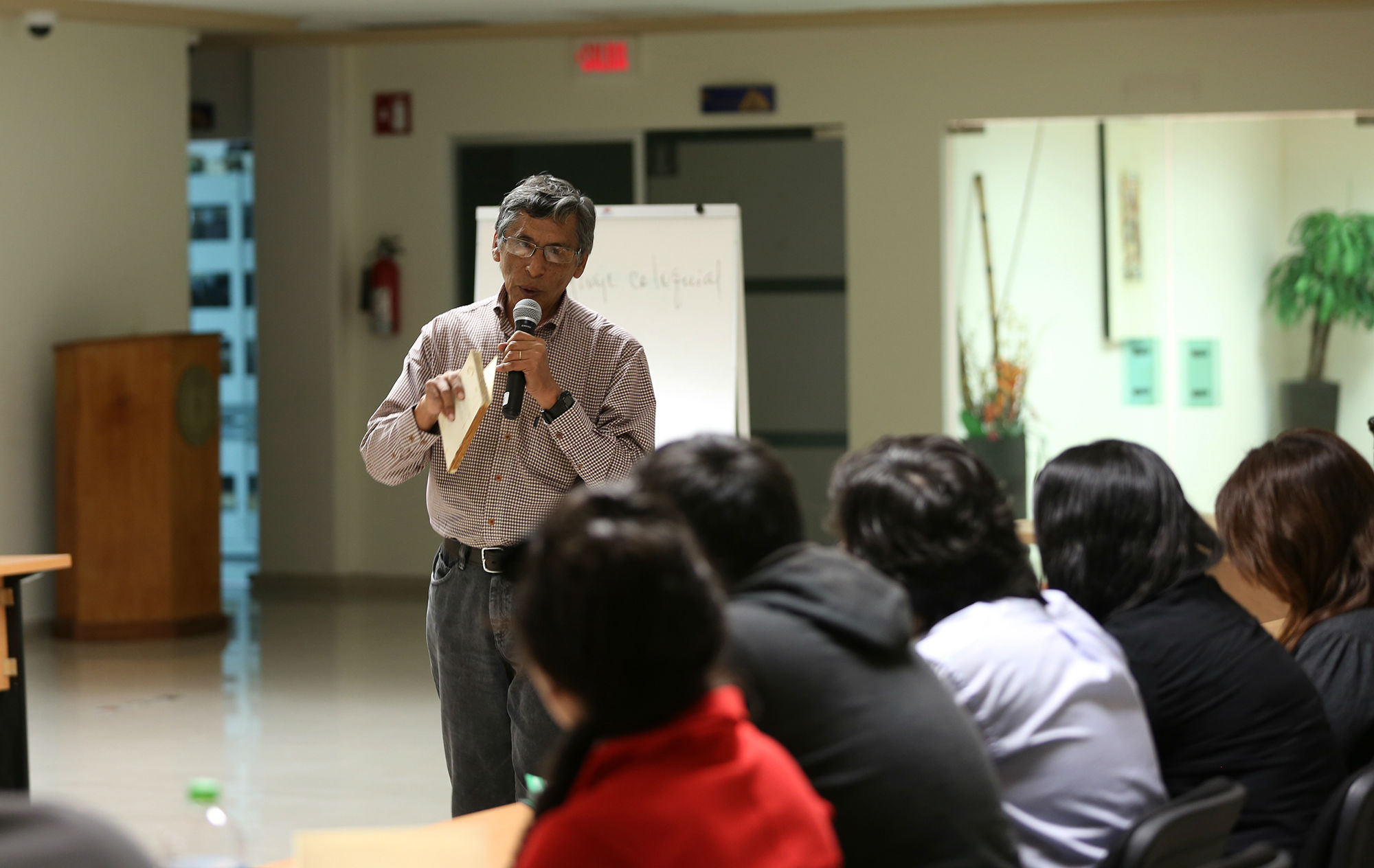 Realizan seminario sobre teatro del Siglo de Oro