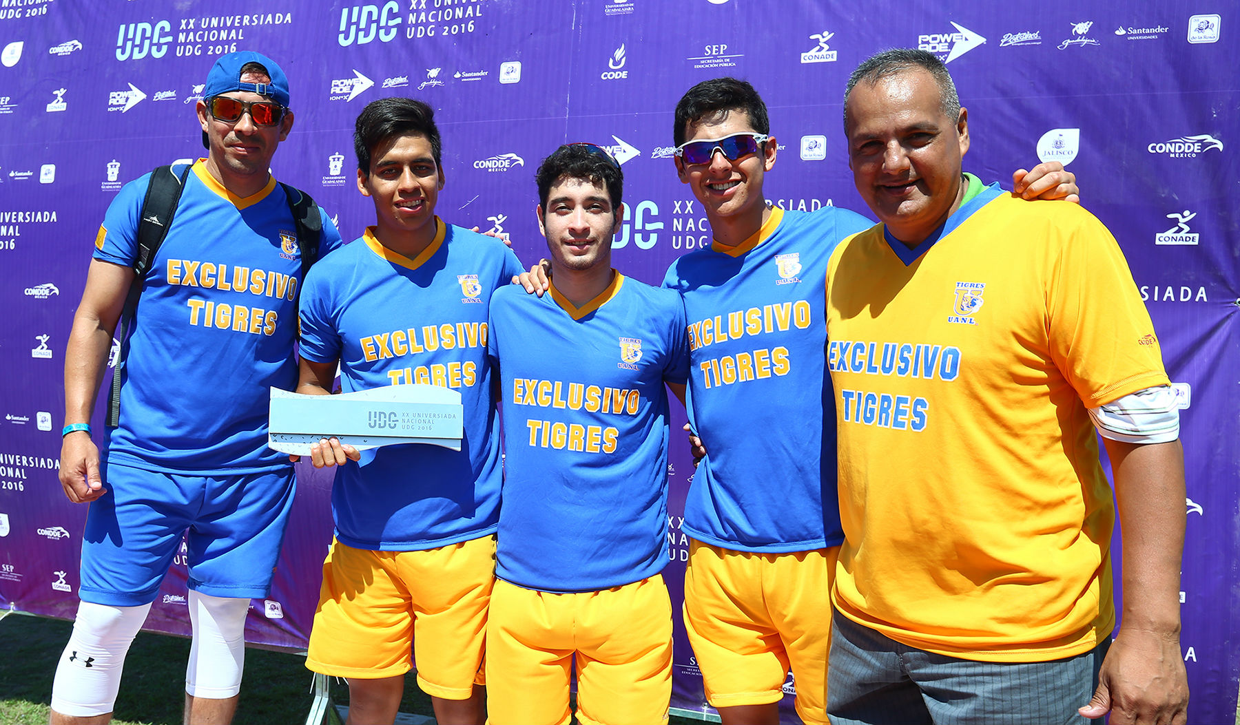 Obtienen Tigres varonil segundo lugar en Triatlón