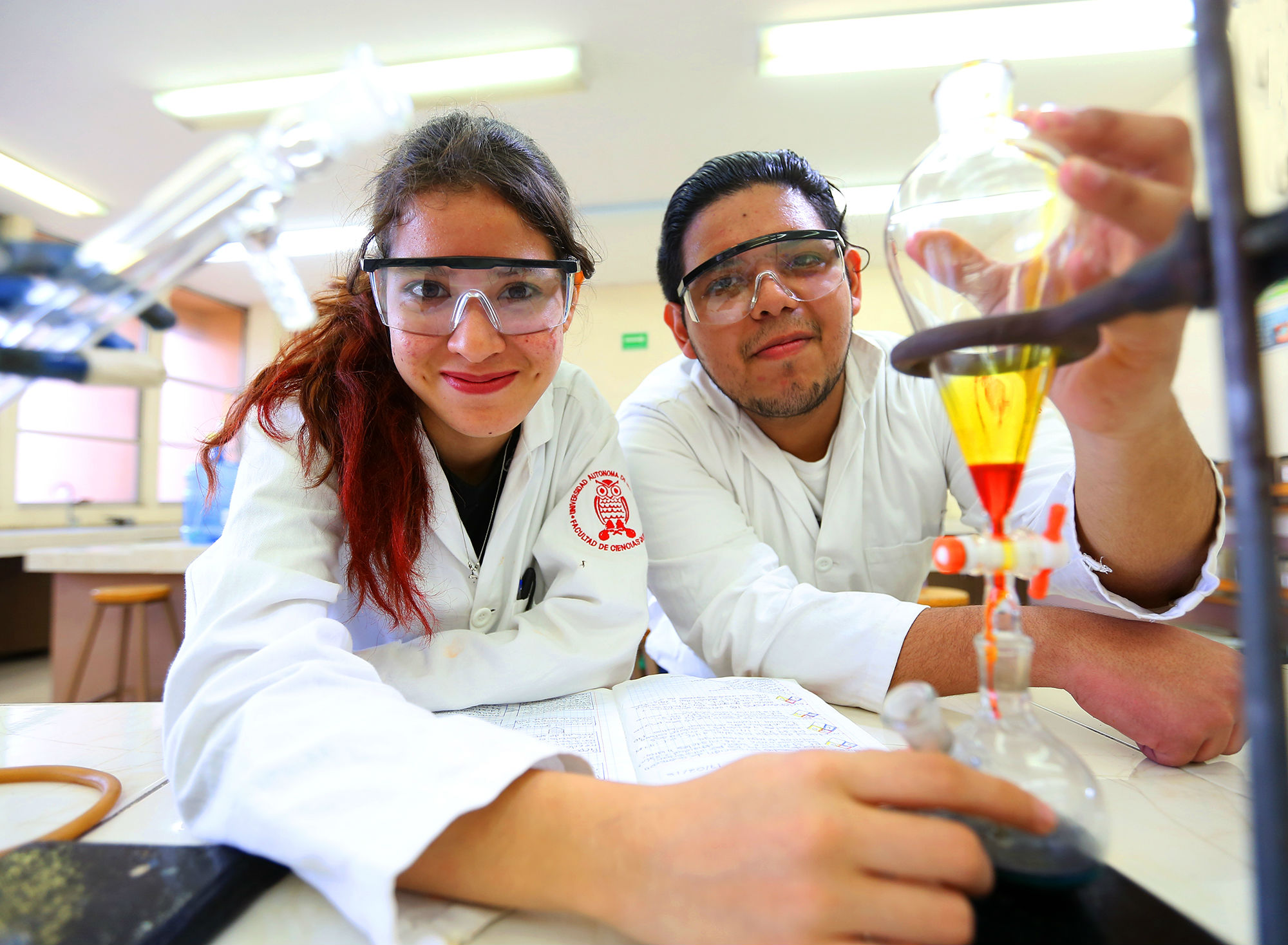 Reacreditan carrera de Química Industrial - Universidad Autónoma de Nuevo  León