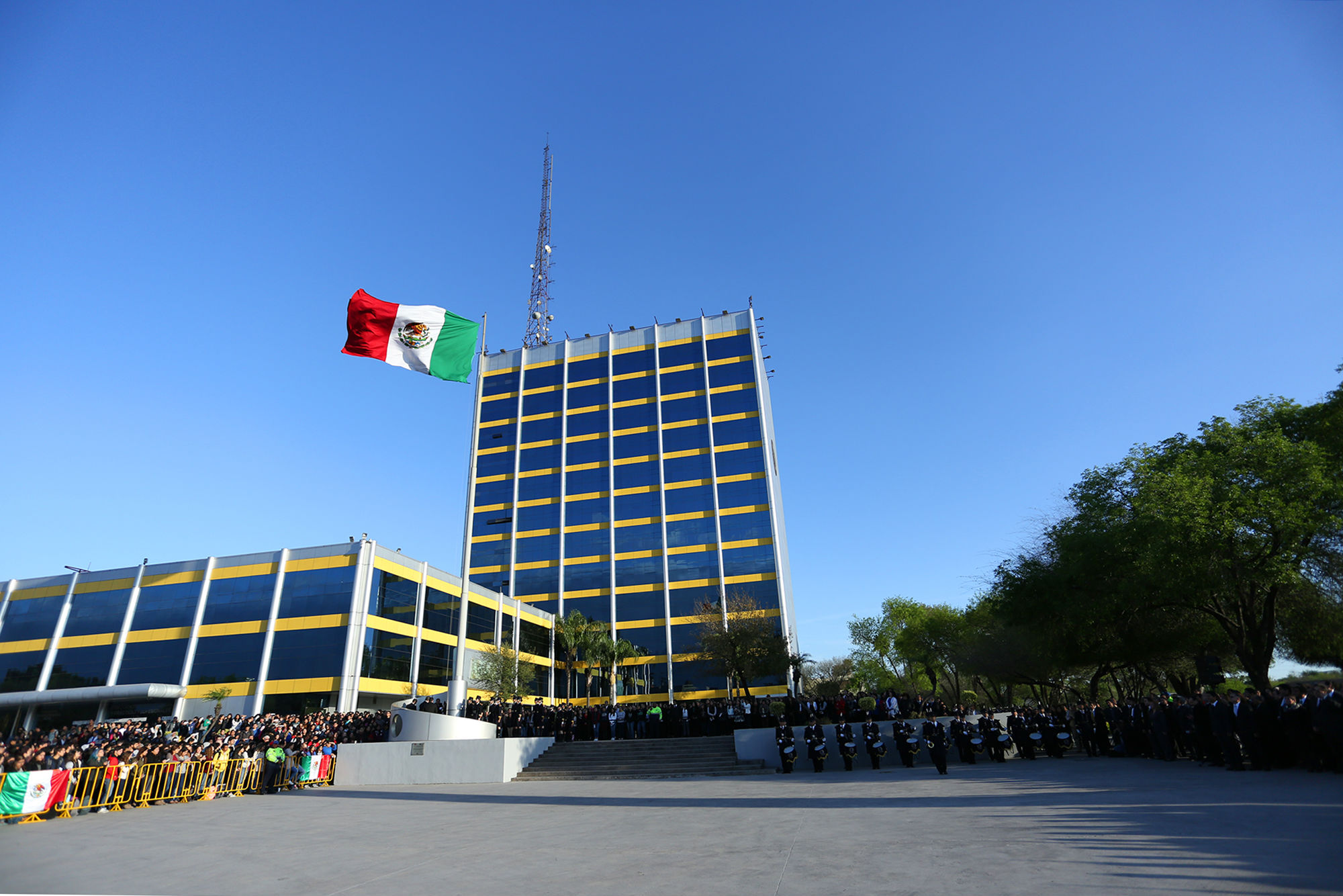 Renuevan valores de justicia y libertad - Universidad Autónoma de Nuevo ...