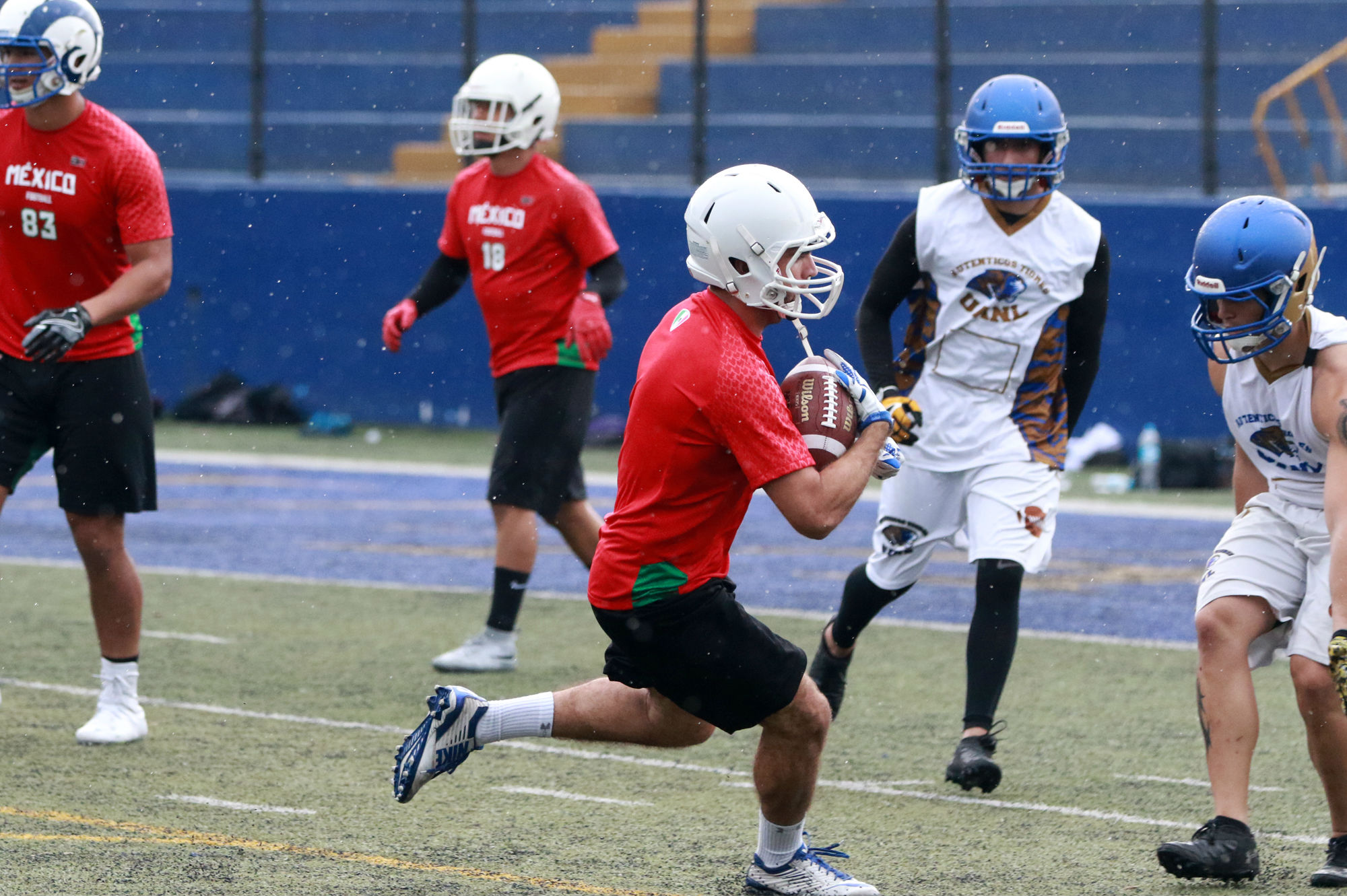 Recibe la UANL a selección nacional universitaria de fútbol americano
