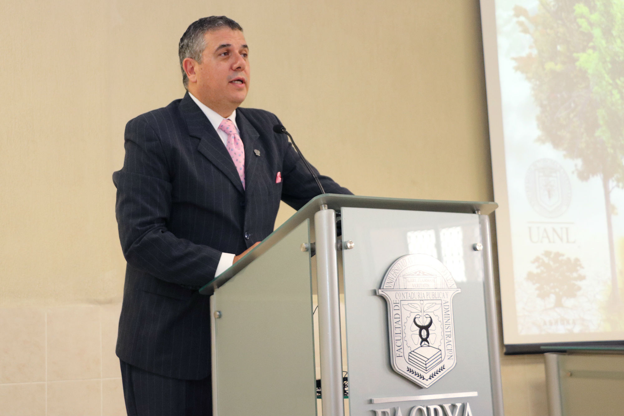 UANL reúne a expertos de administración y negocios