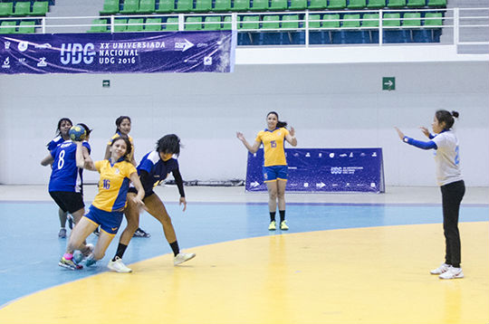 Cosechan segundo triunfo en handball femenil