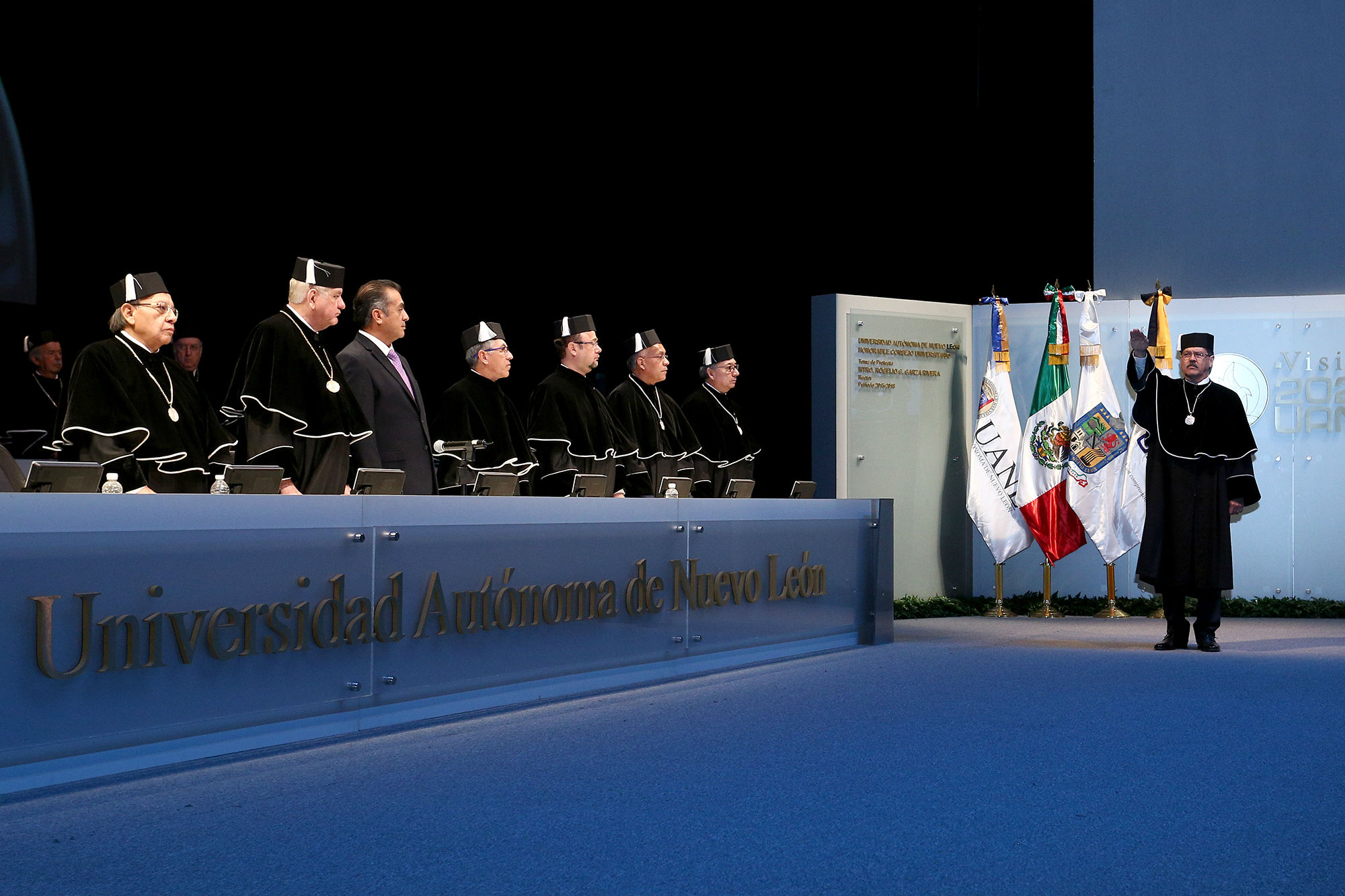 Asume Rogelio Garza Rivera como Rector de la UANL