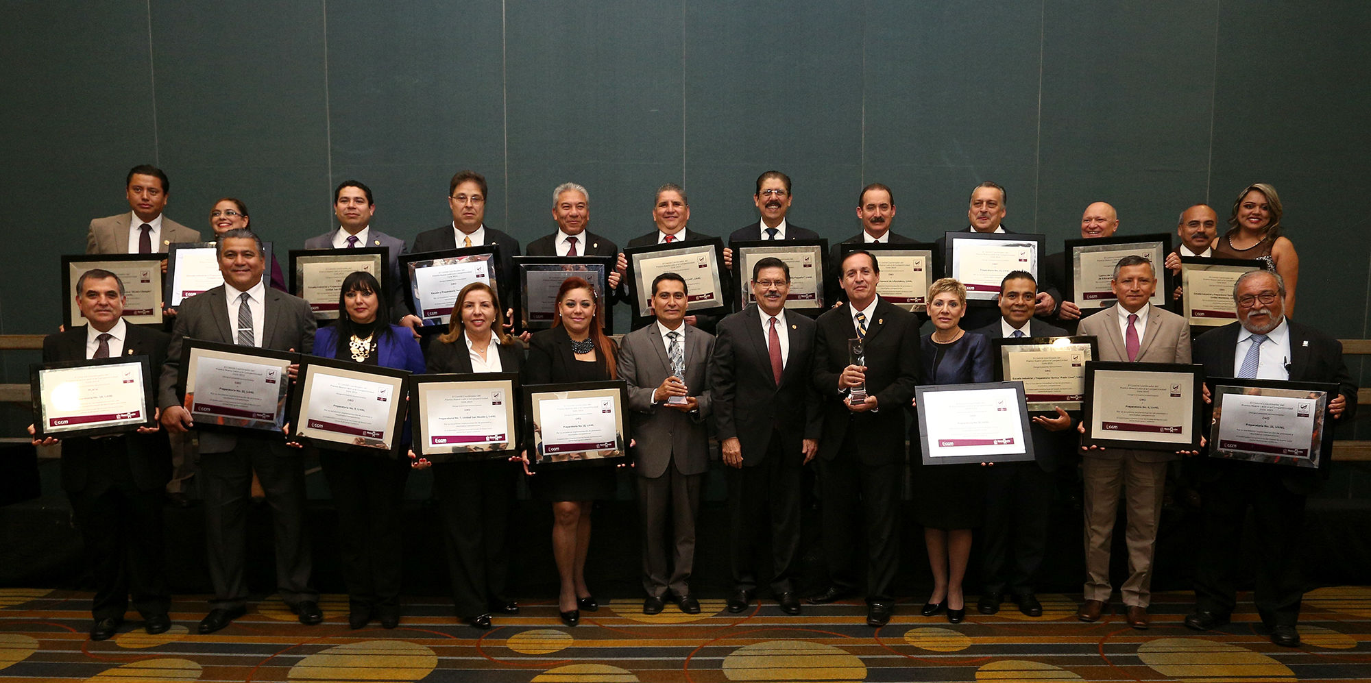 Distinguen a UANL con Premio Nuevo León a la Competitividad 2015