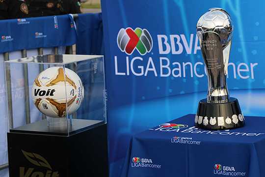 Llega el trofeo del campeón de la Liga MX