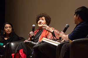 Charla Margo Glantz con jóvenes