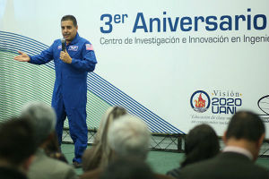 Astronauta mexicano visita Centro de Aeronáutica