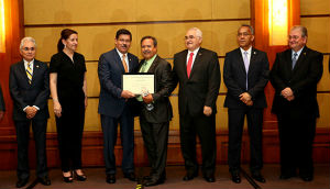 Reconoce UANL contribución educativa de sus profesores