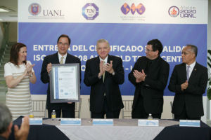 Celebra 10 años con certificación internacional