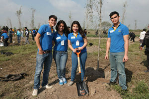 Siembran universitarios conciencia verde