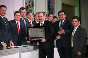 Recibe UANL Premio Nuevo León a la Competitividad 2014