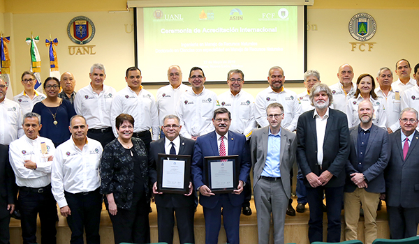 UANL forma especialistas del ambiente de clase mundial