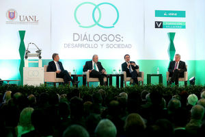 Dialoga Secretario de Economía con universitarios y empresarios