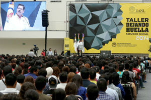 Universitarios al servicio de la sociedad