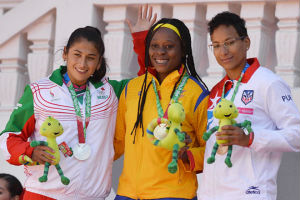 Cumplen deportistas de la UANL en JCC