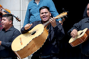 Disfrutan fiesta musical en los campus de la UANL