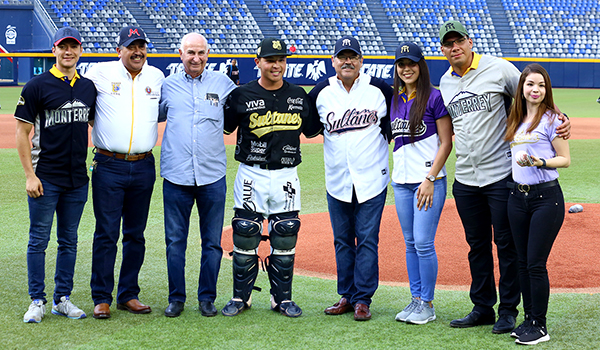 Sultanes reconoce a deportistas de la UANL